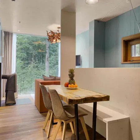 Treehouse In Tournai With Sauna & Forest Views Vakantiehuis *