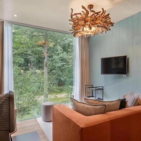 Vakantiehuis Treehouse In Tournai With Sauna & Forest Views