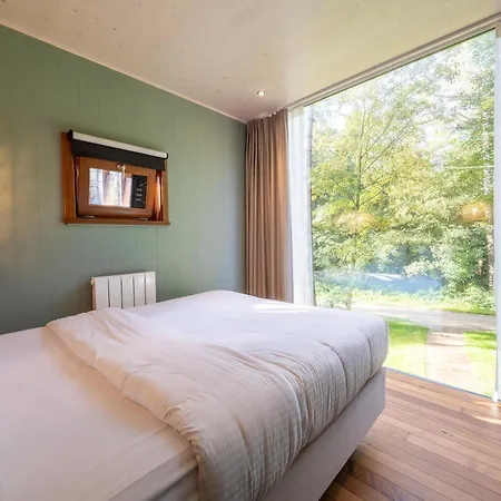 Treehouse In Tournai With Sauna & Forest Views Vakantiehuis Antoing