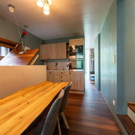 Treehouse In Tournai With Sauna & Forest Views Vakantiehuis Antoing