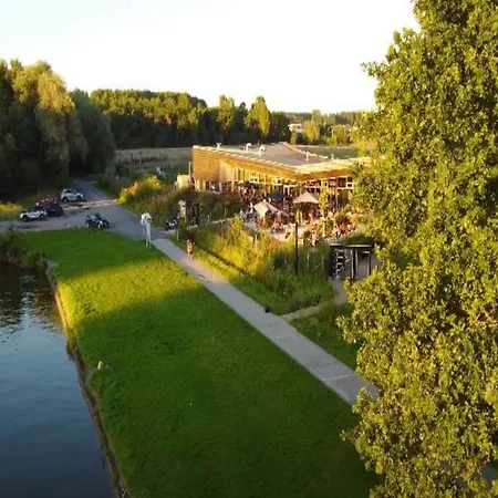 Vakantiehuis Treehouse In Tournai With Sauna & Forest Views