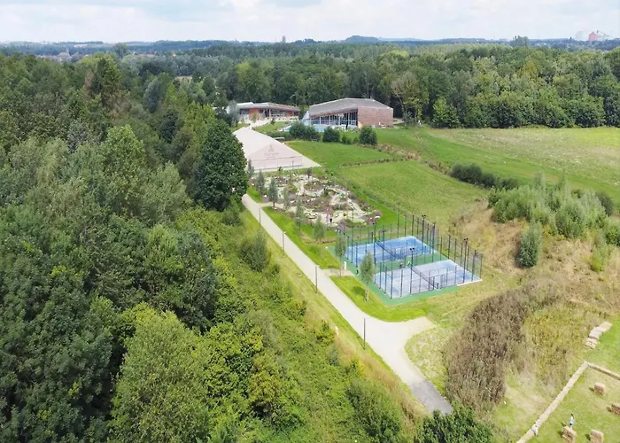Treehouse In Tournai With Sauna & Forest Views * Antoing