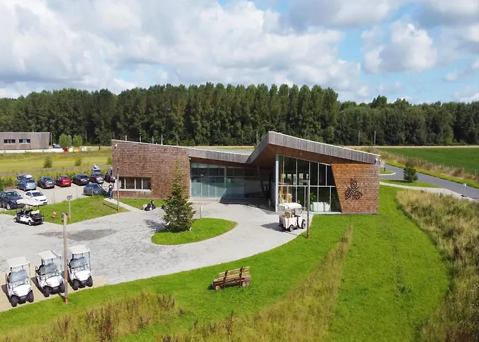 Treehouse In Tournai With Sauna & Forest Views *