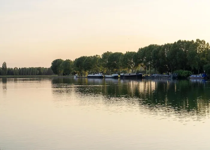 Treehouse In Tournai With Sauna & Forest Views *