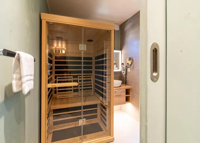 Treehouse In Tournai With Sauna & Forest Views Antoing