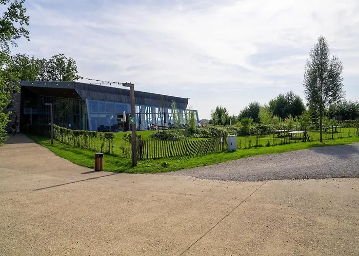 Treehouse In Tournai With Sauna & Forest Views Casa vacanze *